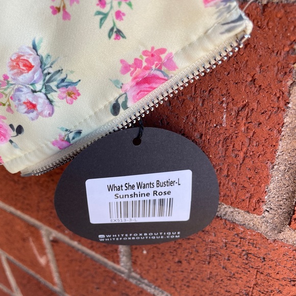 Floral top - Picture 3 of 3